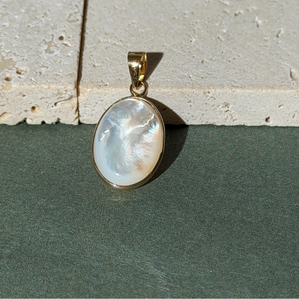 14k Real Gold Bezel Setmother-Of-Pearl Oval Pendant Necklace - White Shell